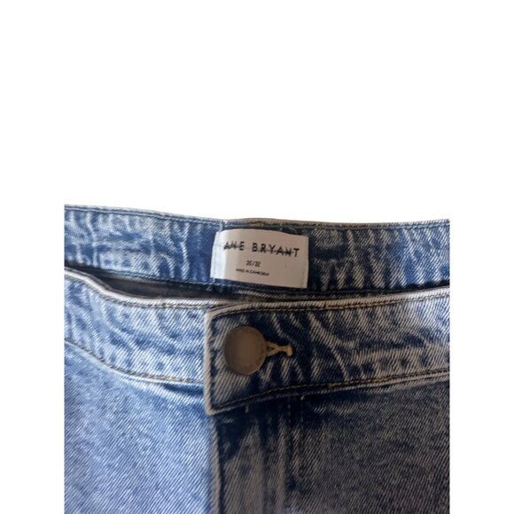 Lane Bryant Mid-Rise Boyfriend Denim Shorts Size 30/32 NWOT Signature Fit Flex M - Picture 3 of 5